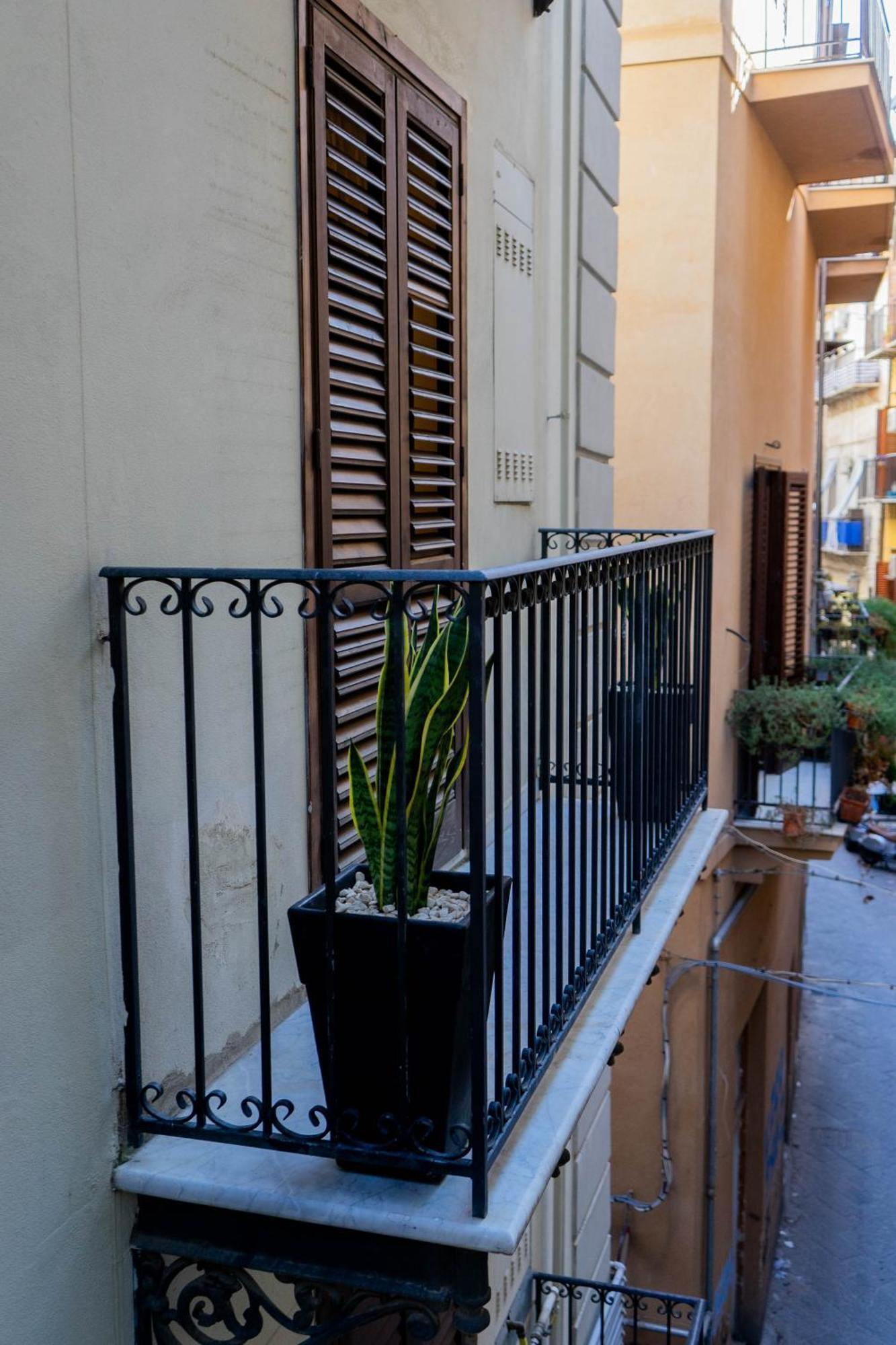 Le Case Di Romeo Alla Vucciria Palermo Exterior photo